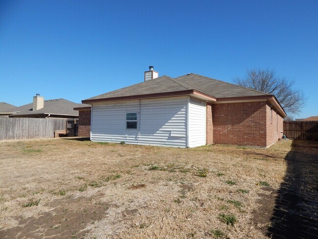 Building Photo - 106 Cedar Ridge Dr
