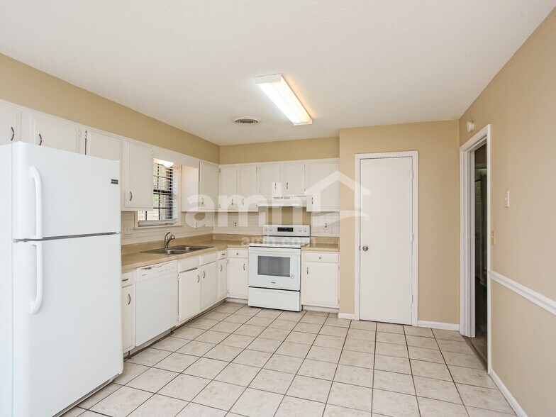 Building Photo - 3831 Innsbrook Dr