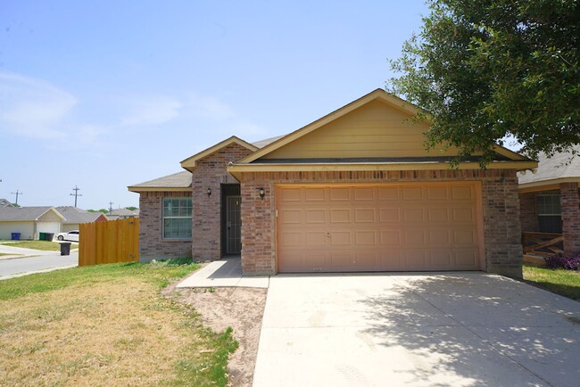 Primary Photo - Great One-Story Home Near Lackland AFB Now...