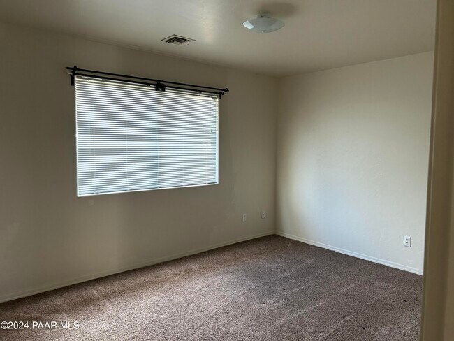 Building Photo - 8000 E Lakeshore Dr