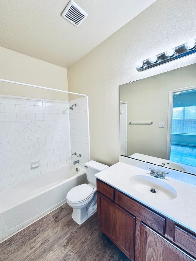 Building Photo - 2873 Southampton Way