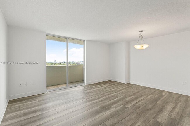 Building Photo - 3000 Coral Wy