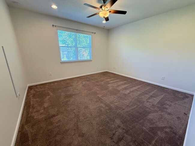 Building Photo - 4/3.5 Home in Gated Community