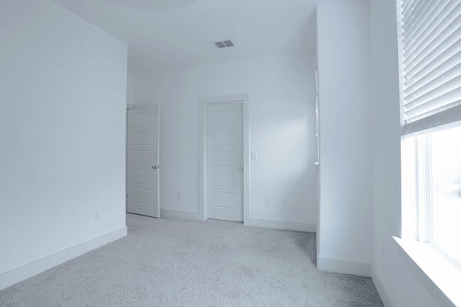 Building Photo - 7312 Oberon St