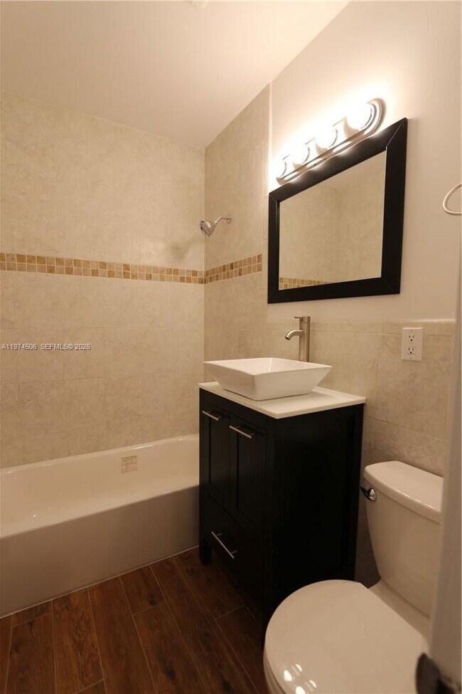 Building Photo - 2436 SW 19th Ave