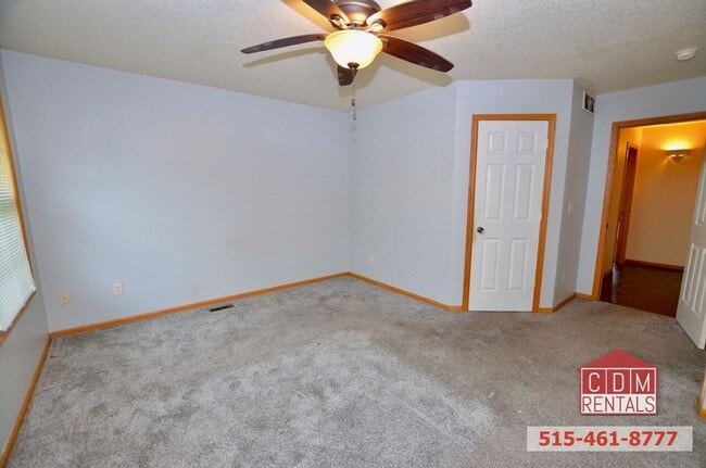 Building Photo - Wonderful DSM Ranch Home