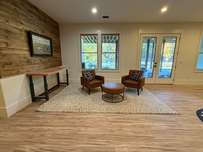 Building Photo - 1031 Pinehurst Dr