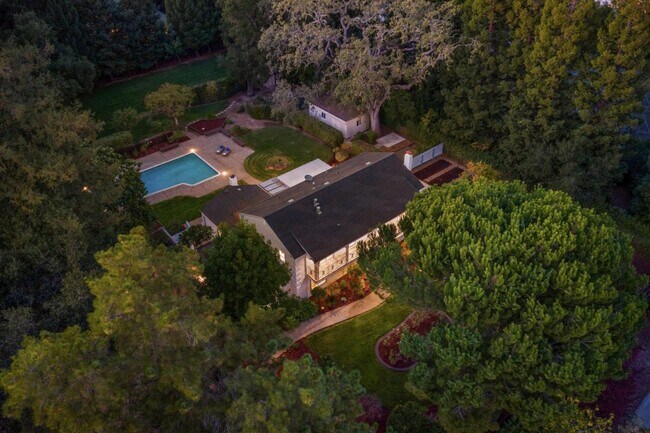 Building Photo - 243 Selby Ln