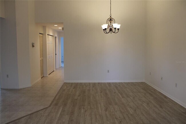 Building Photo - 1702 Fairway Trce