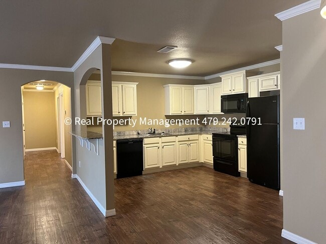 Primary Photo - Very Nice 3B/2B Duplex Available NOW!
