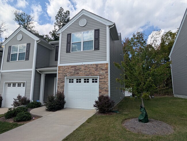 Building Photo - Room in Apartment on North Mills Rd