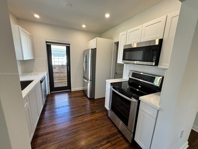 Building Photo - 2210 SW 25th St