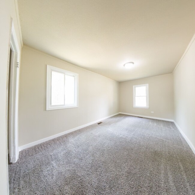 Building Photo - 2 Bedroom with Bonus Room Near Fairgrounds