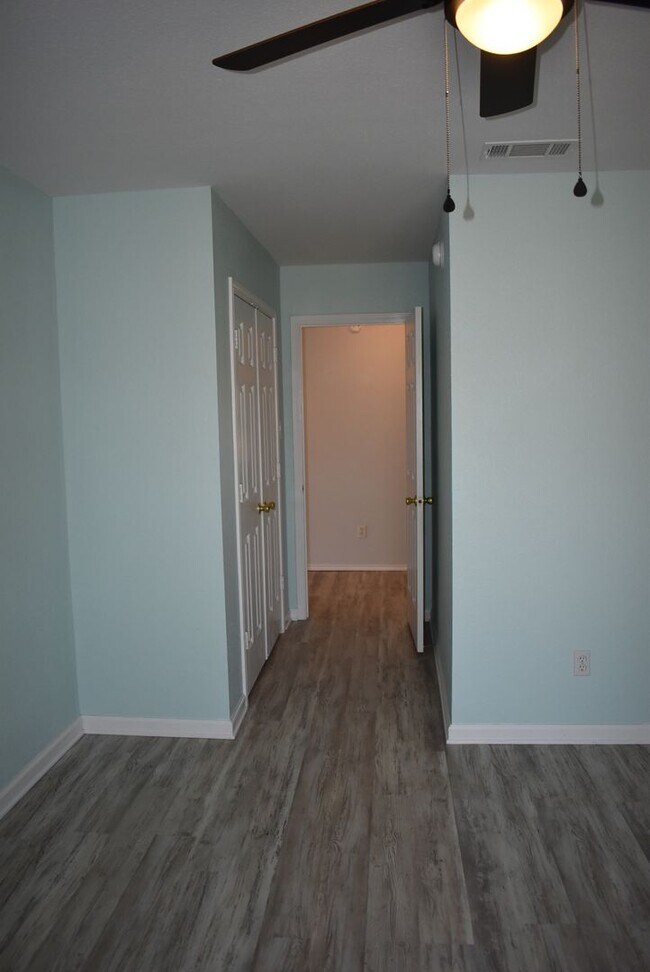 Building Photo - TWO LIVING ROOMS AND TWO DINING ROOMS! Sol...