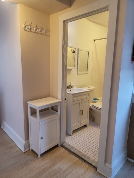 Building Photo - 119 E Mt Airy Ave