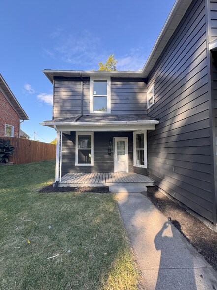 Primary Photo - 413 N Detroit St