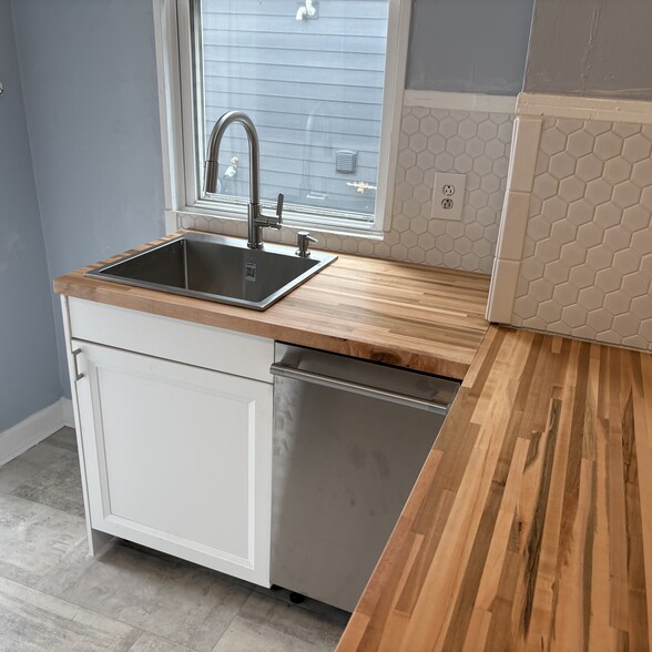 Kitchen - 3710 Hyde Park Ave