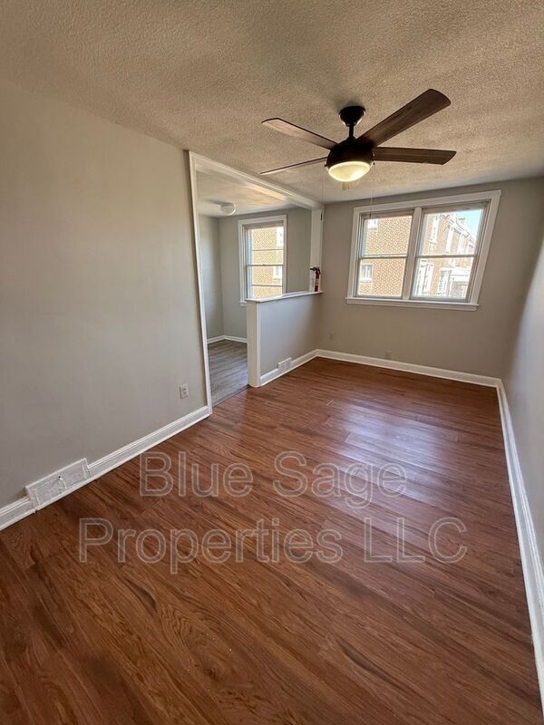 Building Photo - 319 S Church St