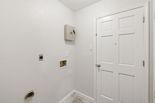 Building Photo - 1505 Charolais Dr