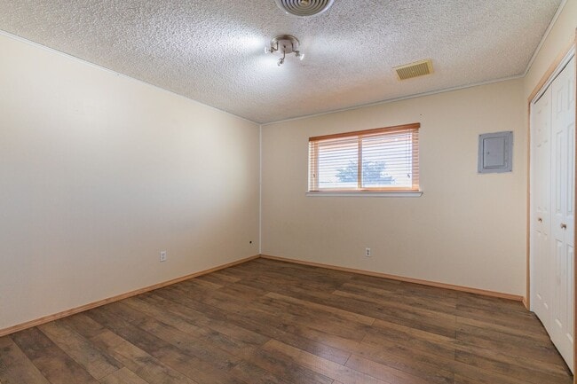 Building Photo - Spacious 3 Bedroom Home with Solar Panels and a Pool