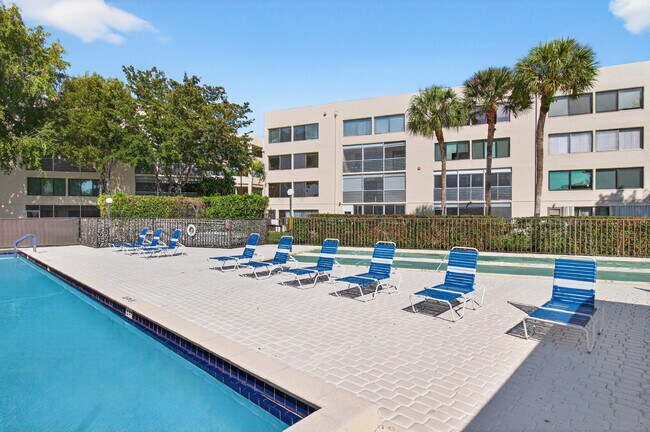 Building Photo - 3162 Via Poinciana