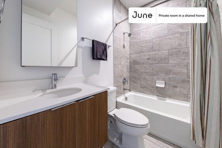 Building Photo - Room in Shared 4 bed/2 bath home in Dupont Circle
