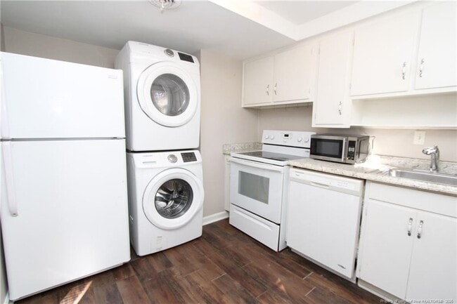 Building Photo - 1064 Nichols Dr