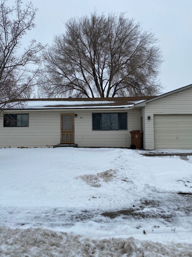 Building Photo - 836 Boyd St