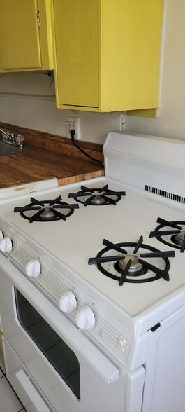 Building Photo - 816 W Marlette St