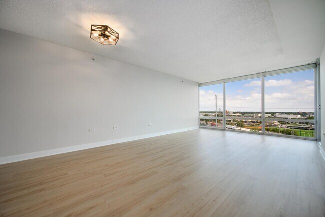 Building Photo - 9715 Woods Dr