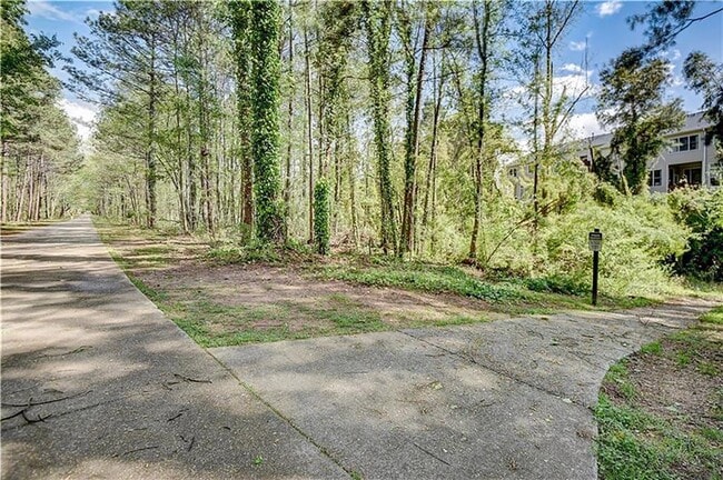 Building Photo - 4721 Creekside Villas Way