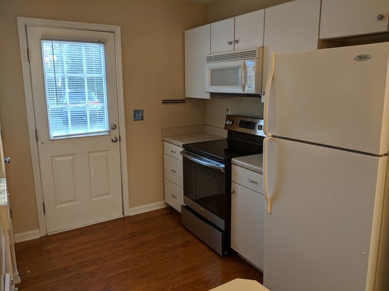 Kitchen - 3381 Weston St