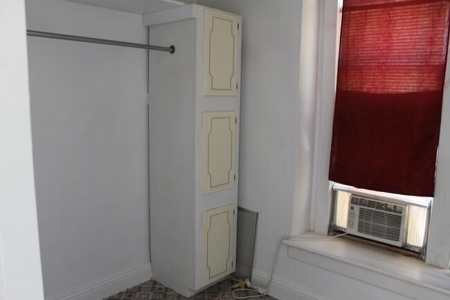 Building Photo - 20 N Willow St