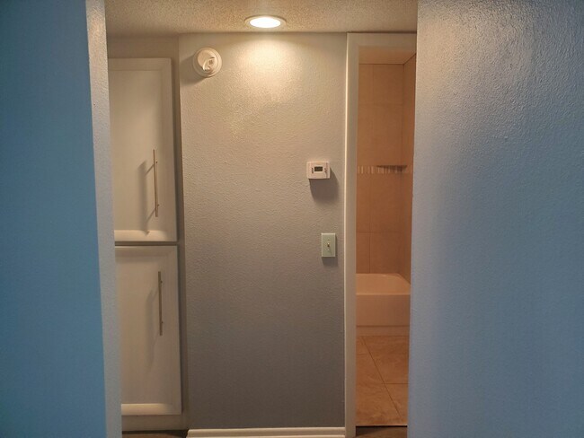 Entrance hall to bedrooms and second bath; laundry - 2416 Wrld Pkwy Blvd