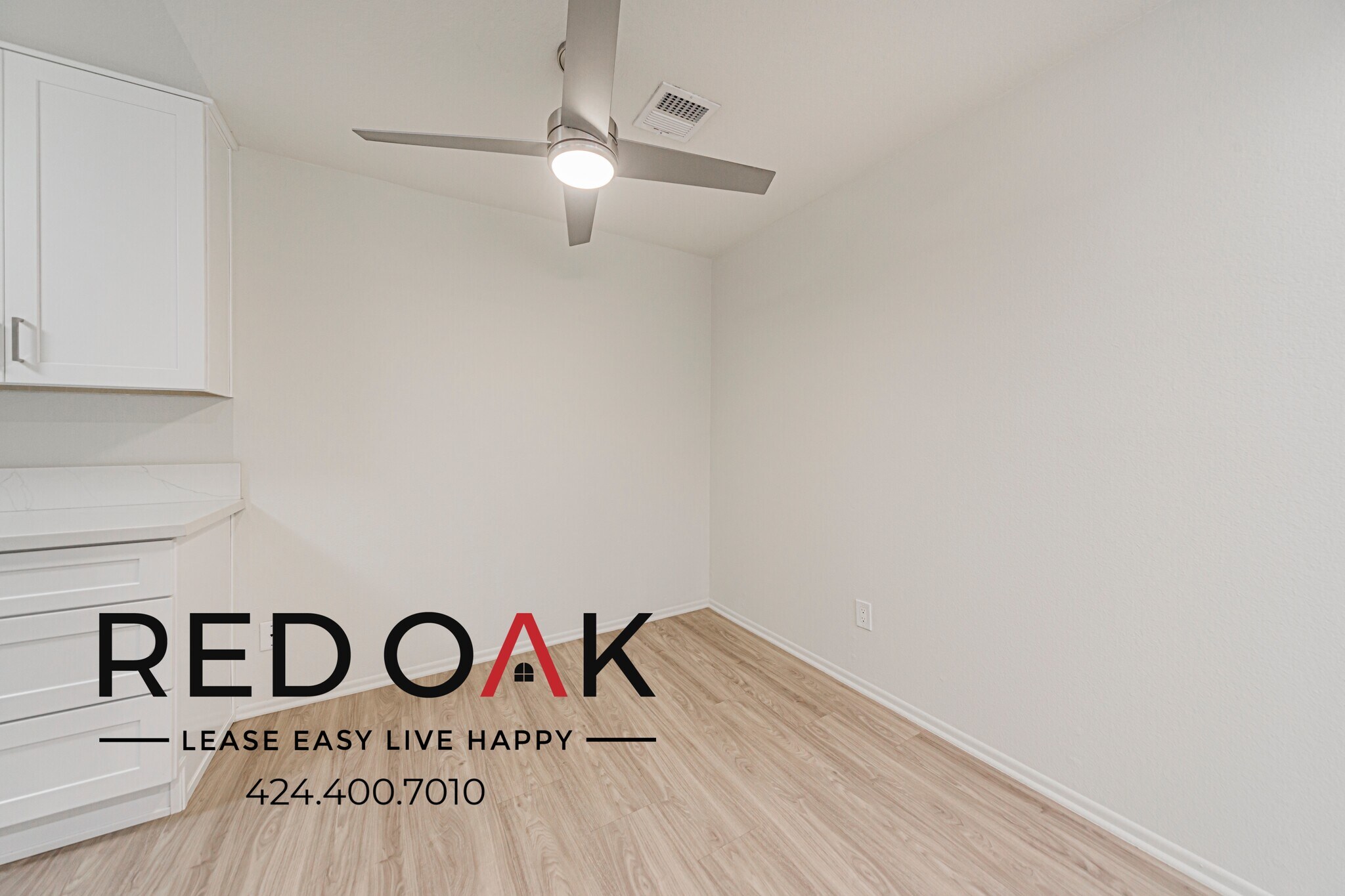 Building Photo - 15050 Moorpark St