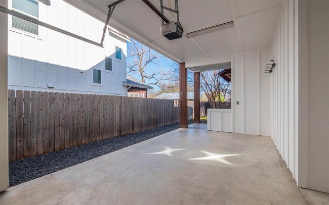 Building Photo - 1128 Gunter St