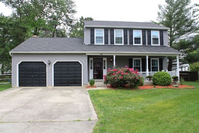 Building Photo - Charming 3-Bedroom, 2.5 Bath SFH with Fron...