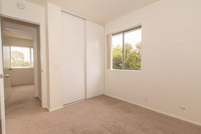 Building Photo - Spacious Two-Story 4 Bedroom/2.5 Bath Cardiff Cul-De-Sac Home Close to the Coast!