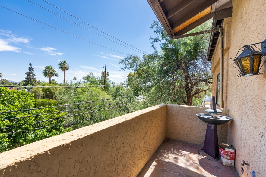 Building Photo - 3319 E Indian School Rd