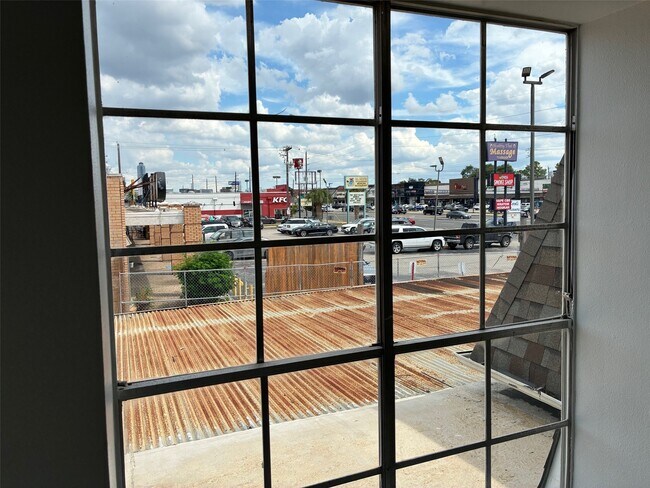 Building Photo - 2687 Marilee Ln