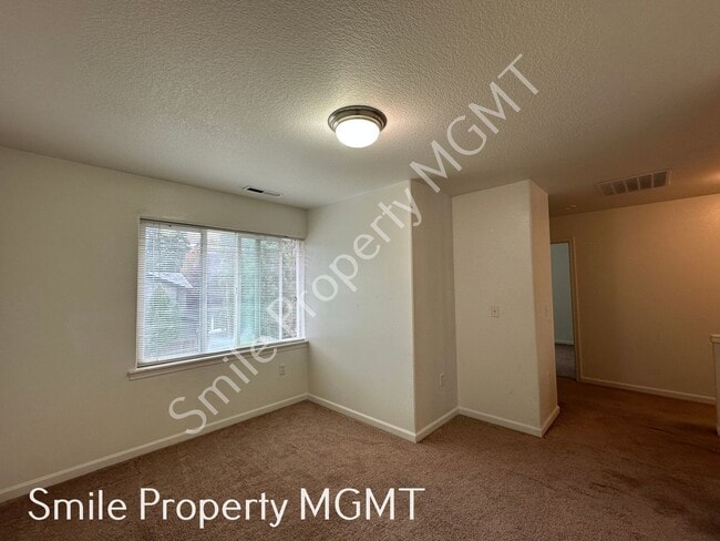 Building Photo - 6422 SE 137th Ave