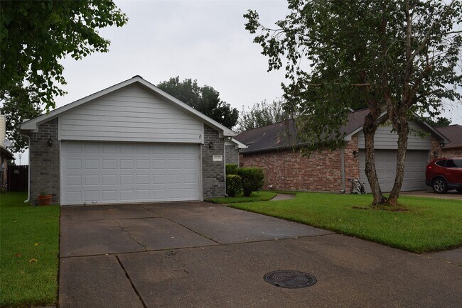 Building Photo - 18130 Beaverdell Dr