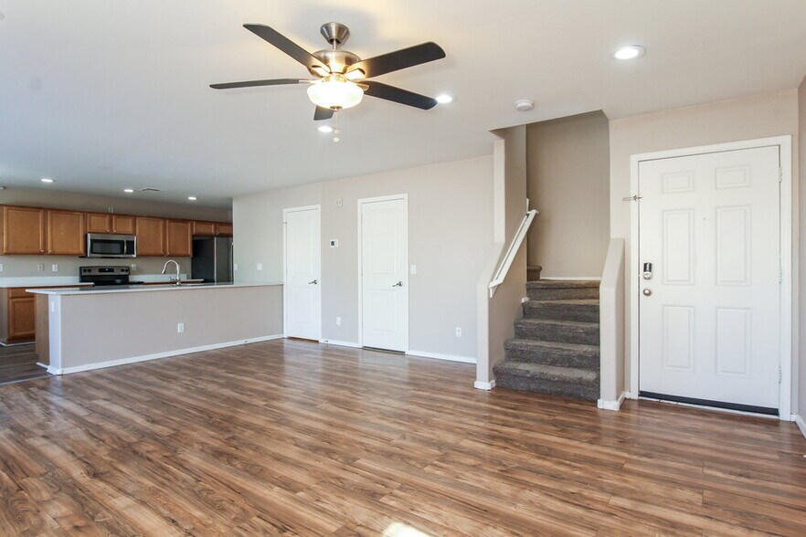Building Photo - 5804 S 10th Dr