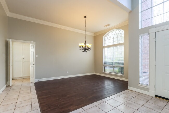 Building Photo - 5623 Evergreen Valley Dr