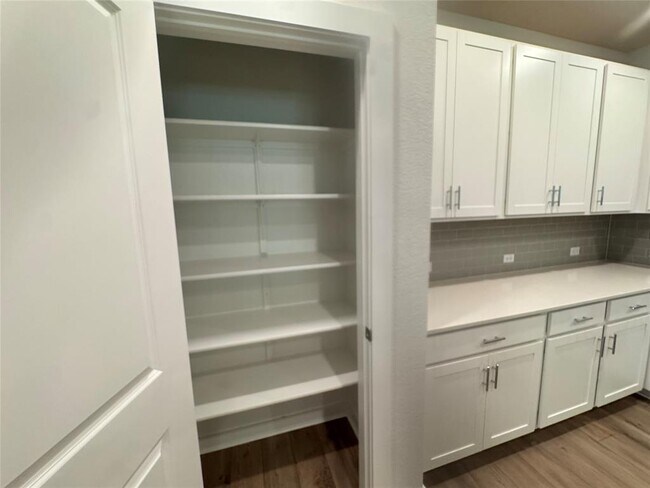 Building Photo - 108 Sorghum Dr