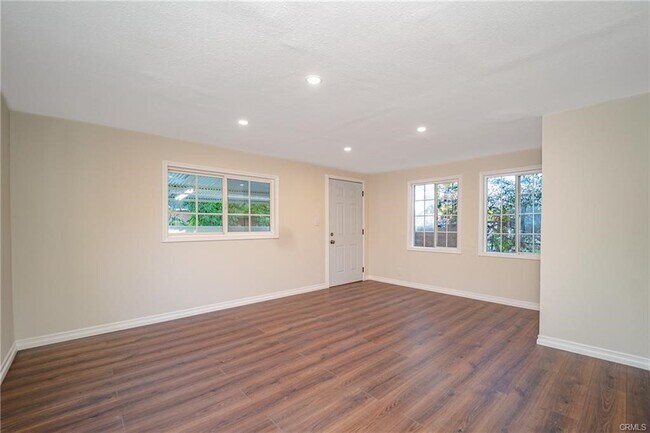 Building Photo - 10611 Pleasant Way