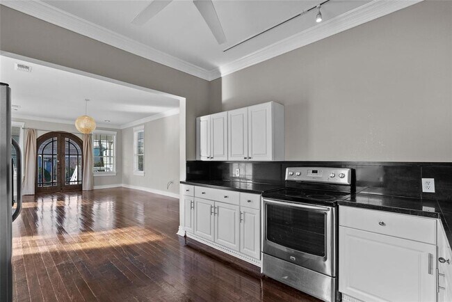 Building Photo - 912 32nd St