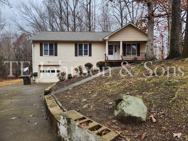 Primary Photo - Lovely home on Cul De Sac