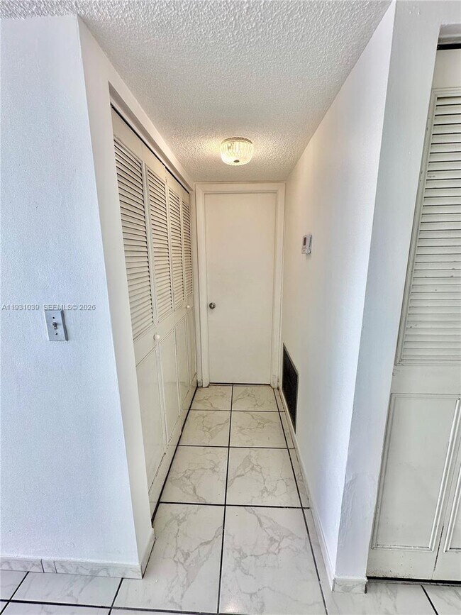 Building Photo - 1200 NE Miami Gardens Dr