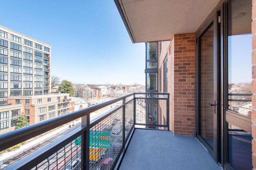 Building Photo - 415 L St NW